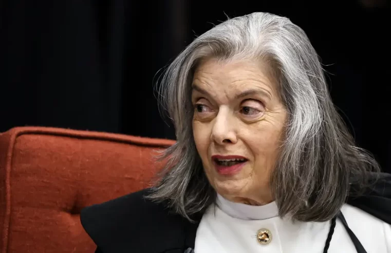 Cármen Lúcia forma maioria pela condenação de Bolsonaro e aliados