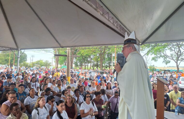 Dom Milton enaltece devoção e amor por Nossa Senhora no Caminhando com Maria