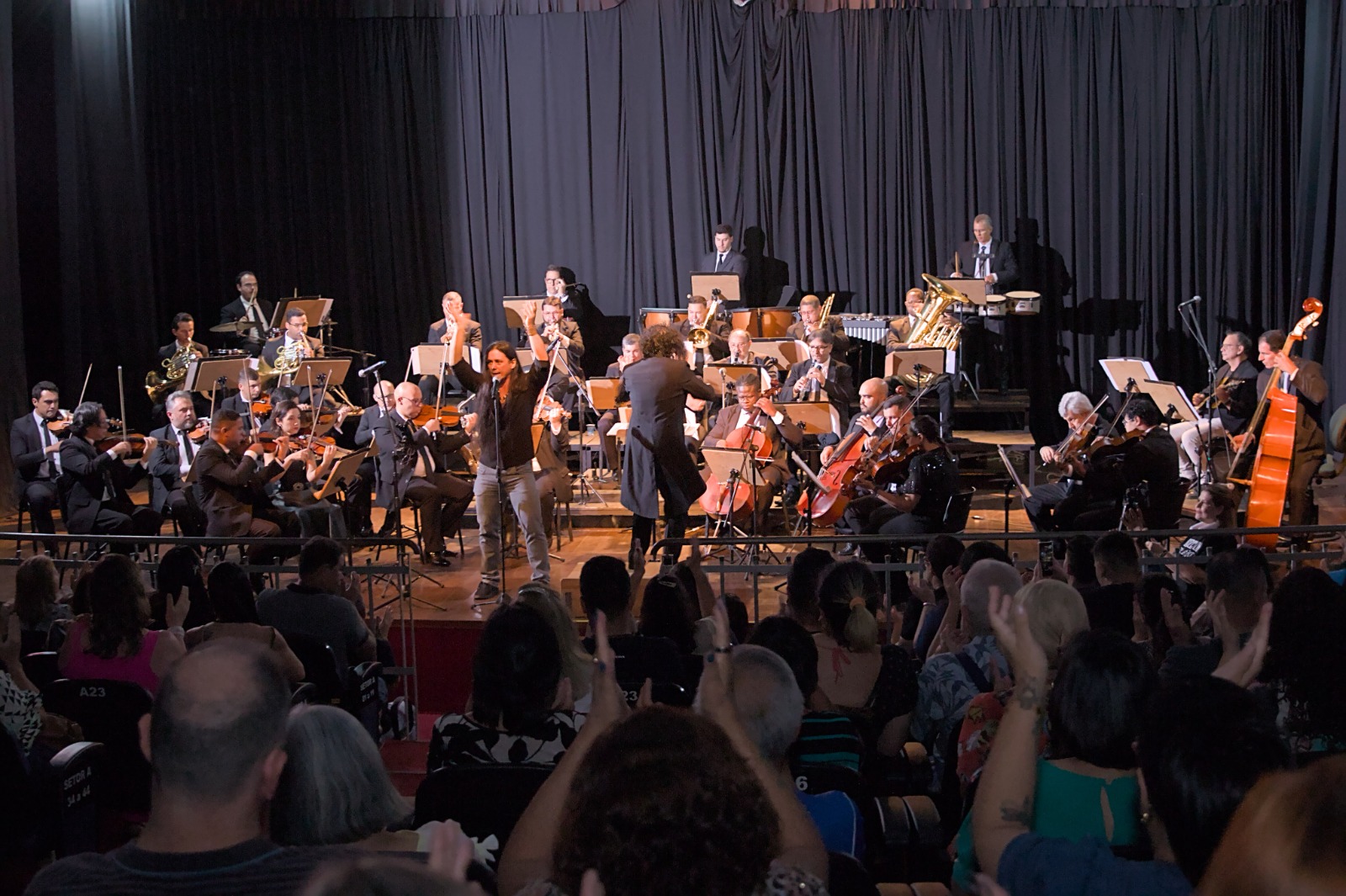 “Rock Sinfônico” da Orquestra Municipal lota duas sessões no Cine Barretos