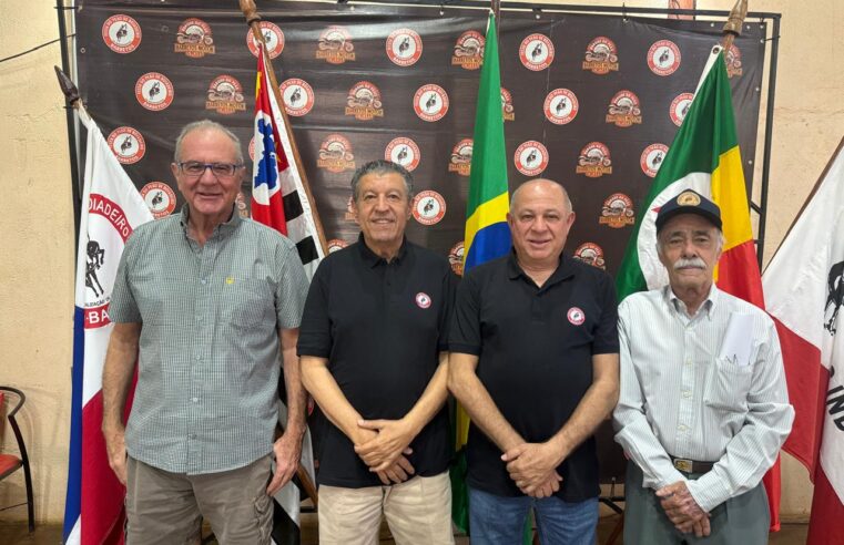 Diretoria de Os Independentes é empossada em assembleia no Parque do Peão