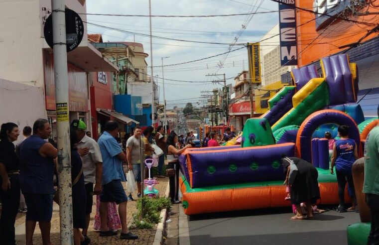 Centro de Barretos tem grande movimento com Dia das Crianças