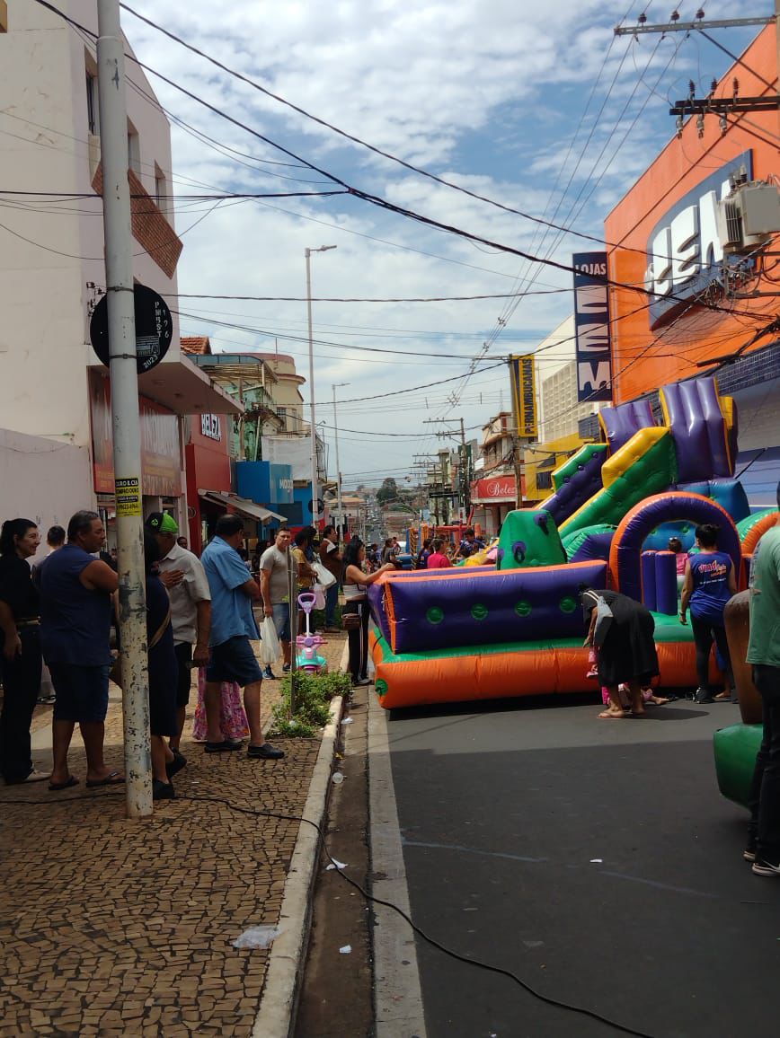 Centro de Barretos tem grande movimento com Dia das Crianças