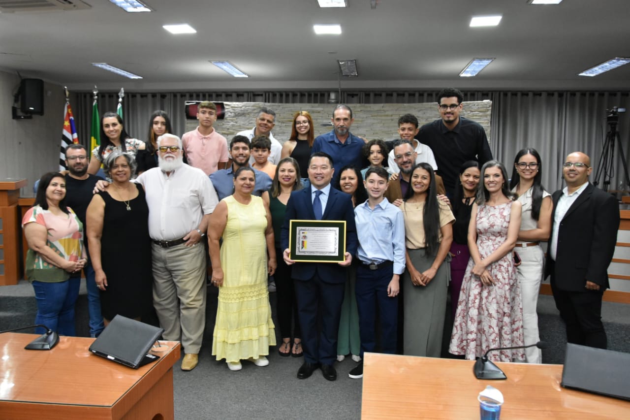 Câmara entrega título de Cidadão de Barretos para o médico Thomas Kurita