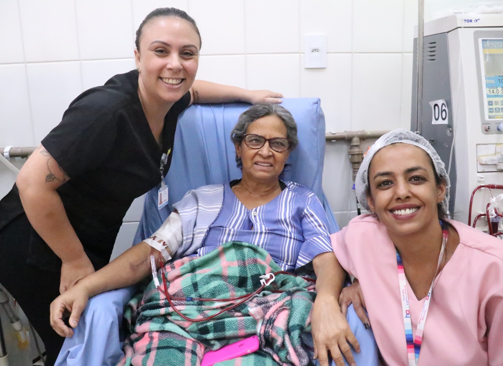 Sarau leva música e emoção a pacientes da hemodiálise da Santa Casa de Barretos