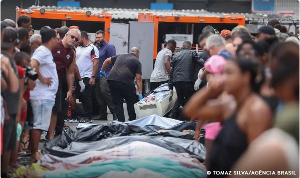 Moradores do Rio retiram cerca de 60 corpos em área de mata após operação