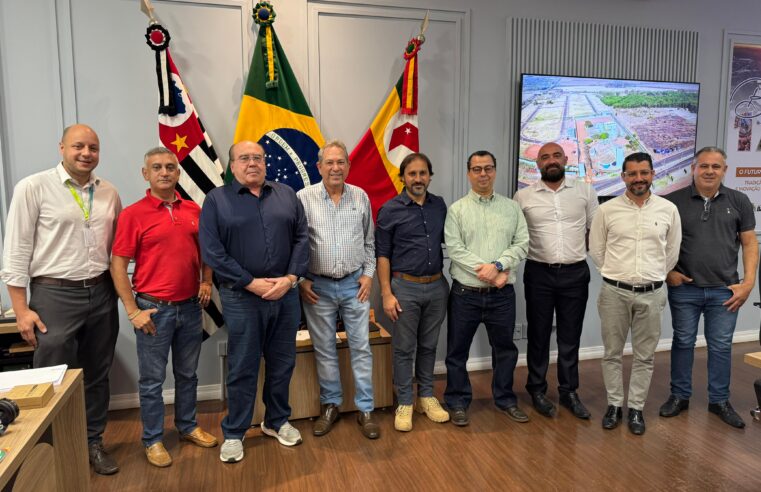 Representantes da administradora do aeroporto e prefeito anunciam ampliação e melhoria