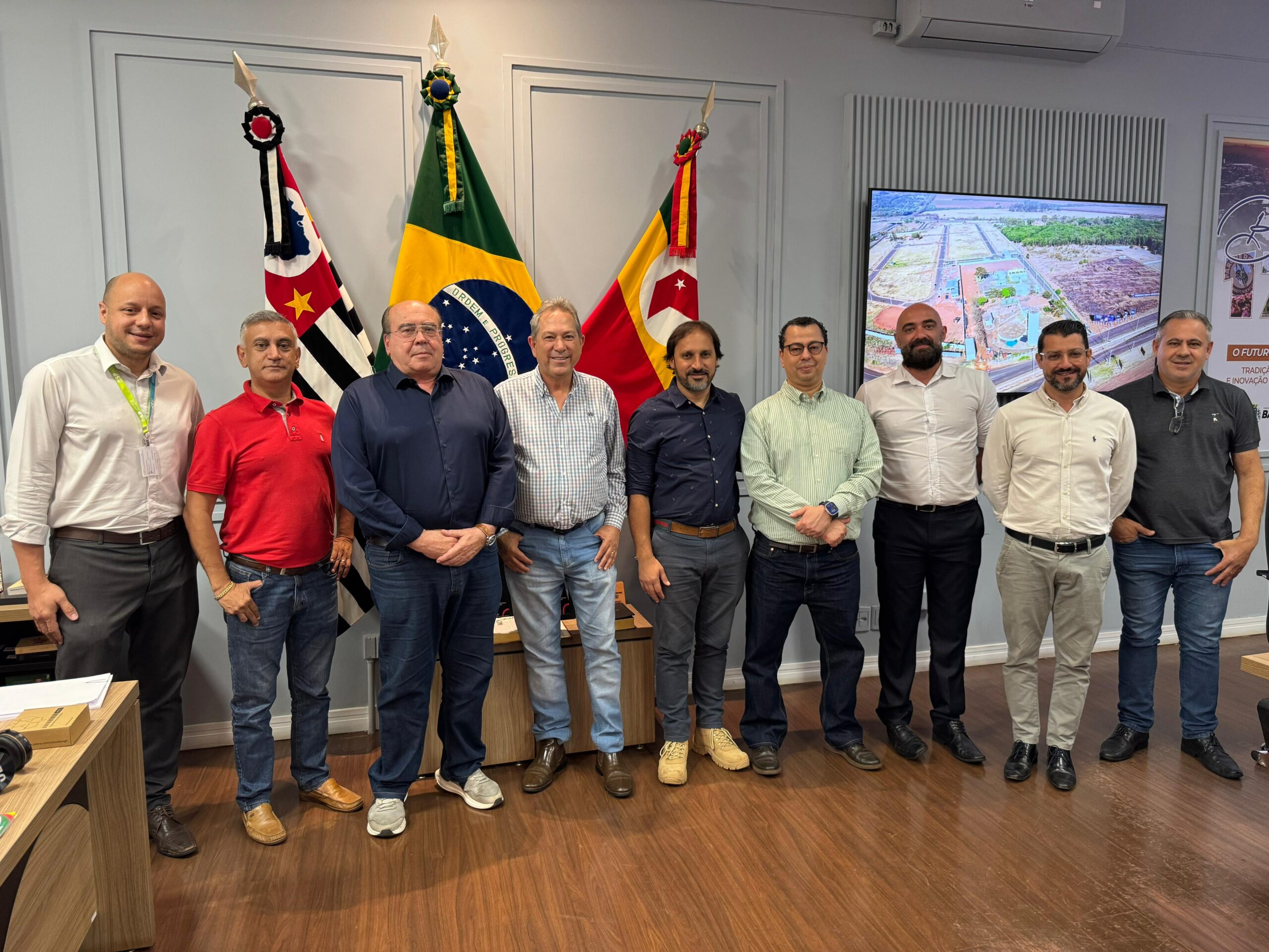 Representantes da administradora do aeroporto e prefeito anunciam ampliação e melhoria