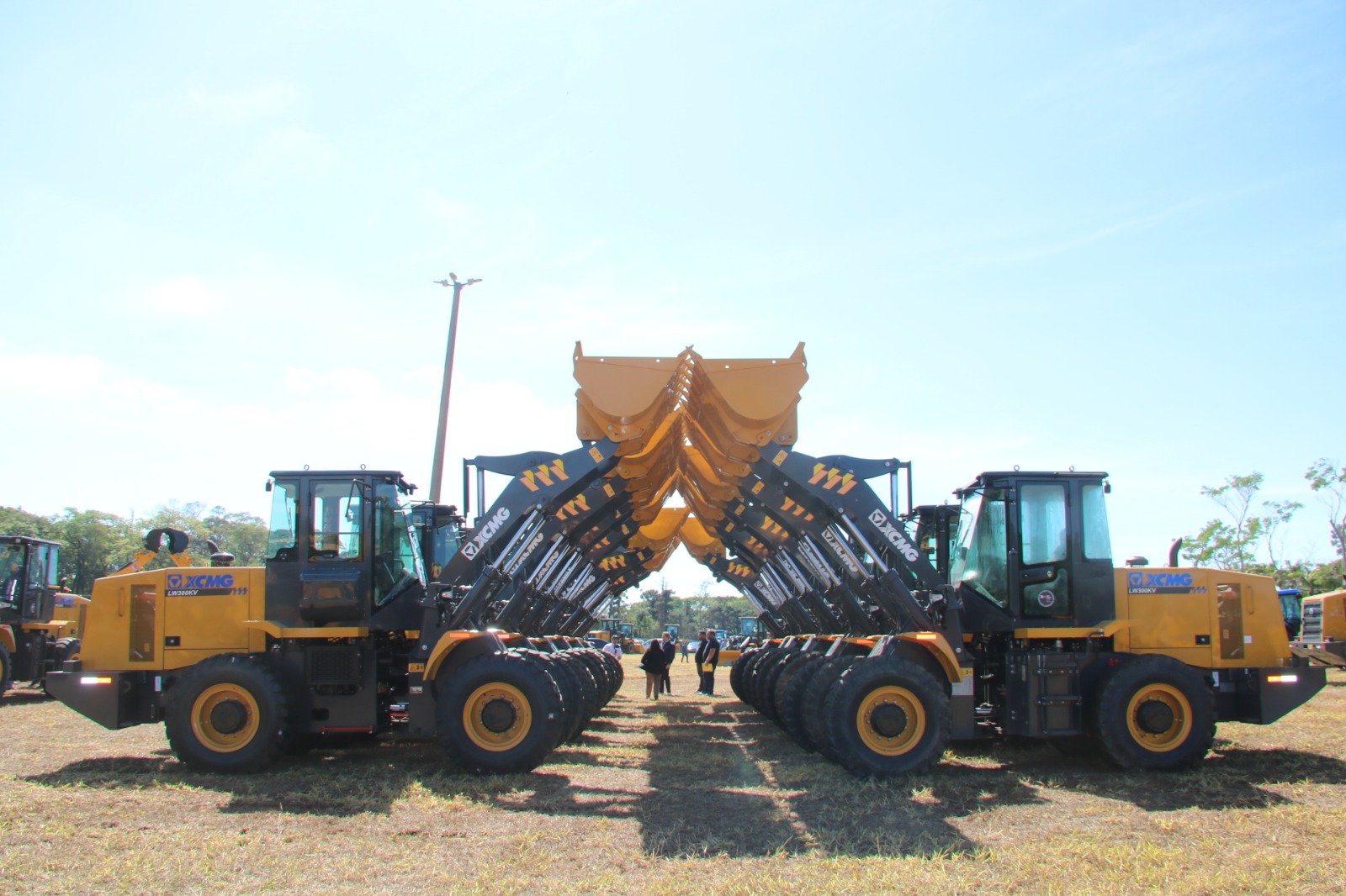 Deputado Sebastião Santos garante novas máquinas agrícolas para municípios paulistas