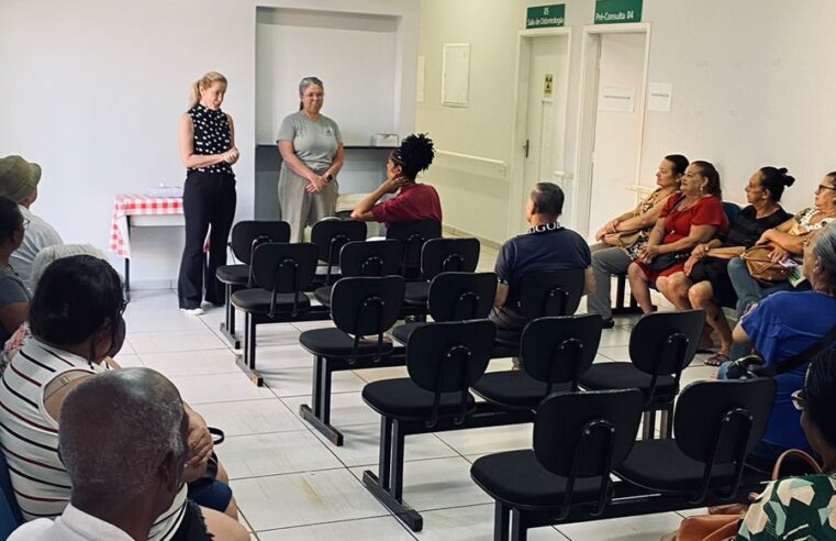 Equipe do Ambulatório de Saúde do Idoso realiza ação com orientações sobre prevenção de quedas e riscos em se automedicar