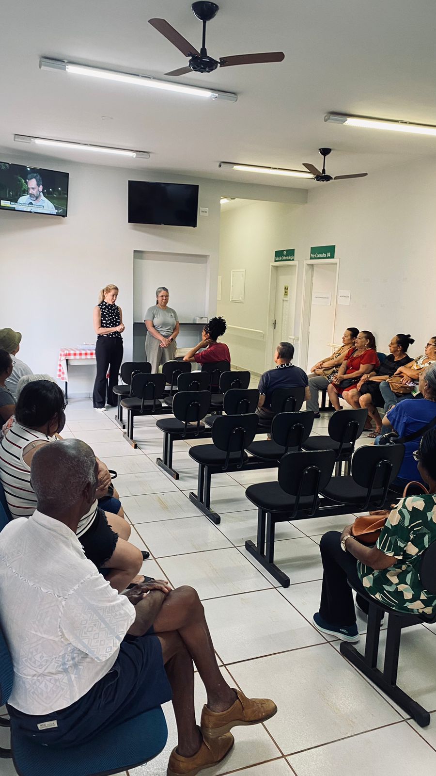 Equipe do Ambulatório de Saúde do Idoso realiza ação com orientações sobre prevenção de quedas e riscos em se automedicar