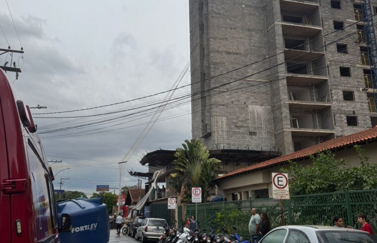 Vendaval em Barretos provoca queda de duas caixas d`água de prédio em construção