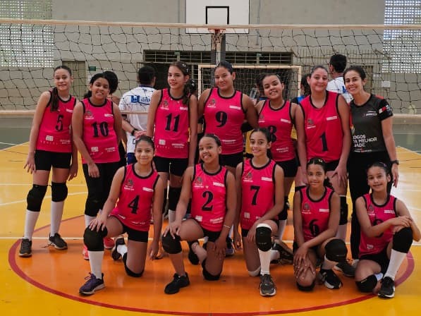 Equipes femininas de vôlei da SMEL conquistam três vitórias na 8ª Copa Colina de Voleibol de Base