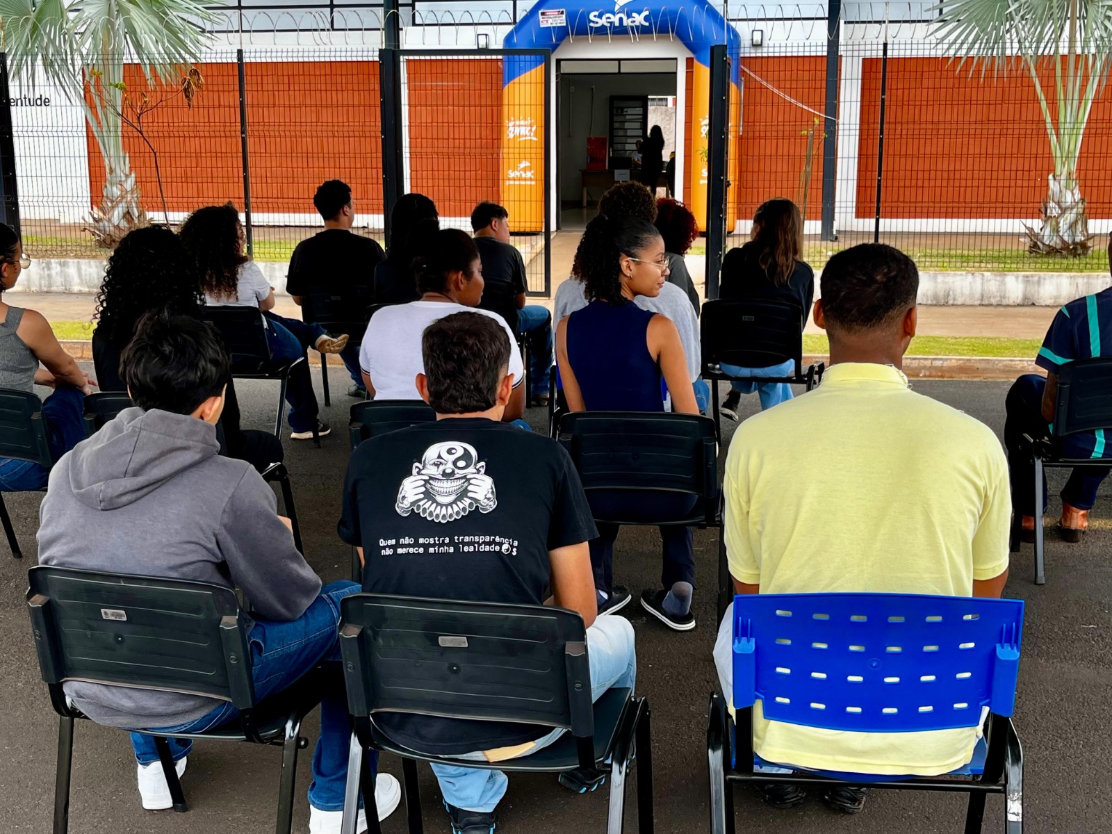 1ª edição do “Conectando Profissões” atrai dezenas de jovens em busca de orientação e vagas no mercado de trabalho