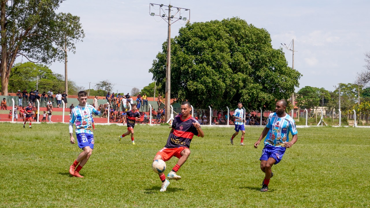 Almoços comunitários do Atlético da Vila Diva reúnem mais de 150 pessoas  aos domingos