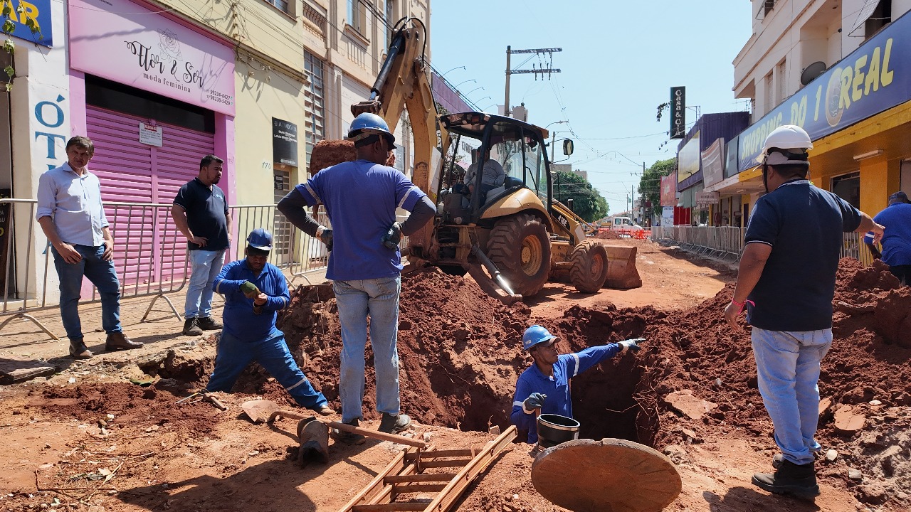 Modernização da Avenida 17 avança com substituição total da rede de água e esgoto