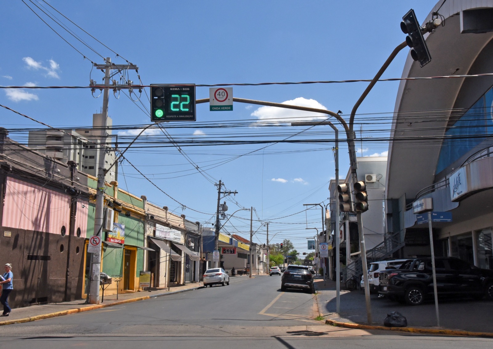 Semáforo do cruzamento da Avenida 23 com a Rua 20 será desligado para manutenção neste fim de semana
