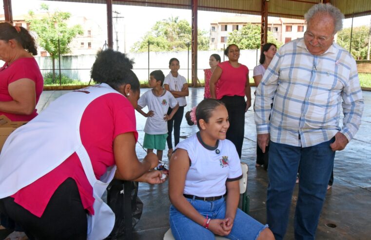 Campanha de Multivacinação leva imunizantes aos alunos da E.M. Professor Fausto Lex