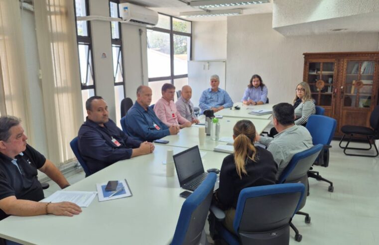 Reunião na Secretaria de Meio Ambiente, Infraestrutura e Logística