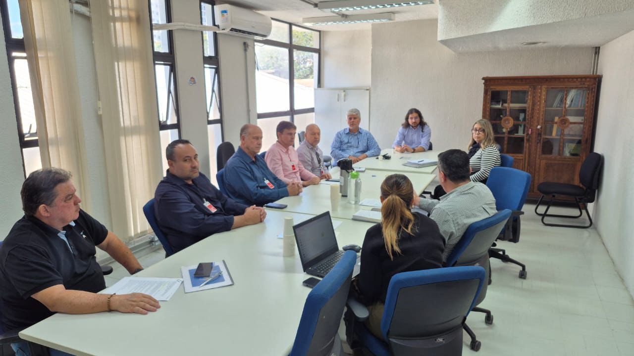 Reunião na Secretaria de Meio Ambiente, Infraestrutura e Logística