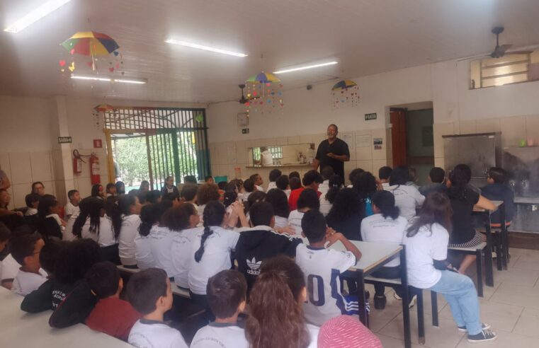 Sensei Silvio Rodrigues ministra palestra em Escola Municipal