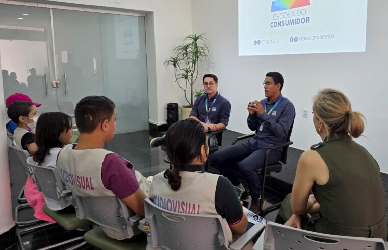 PROCON recebe repórteres mirins do Instituto Sociocultural do HA