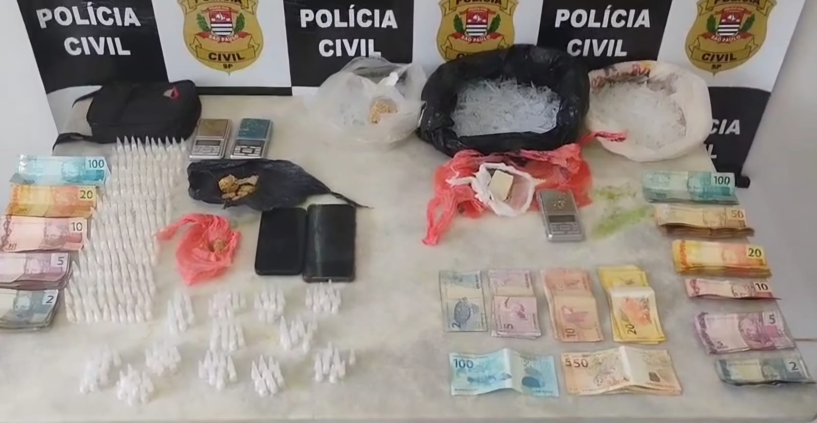 Polícia Civil por meio da DISE e DIG de Barretos realizou operação no bairro Luiz Spina, em Barretos