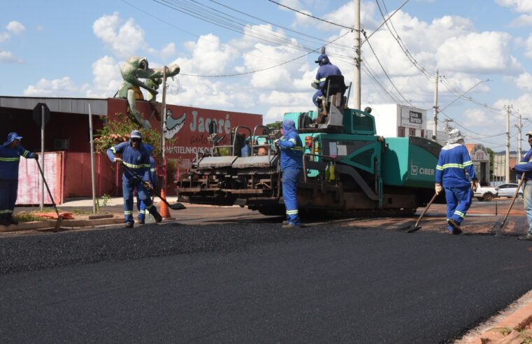 Avenida Necker recebe última camada asfáltica