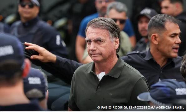 Primeira Turma do STF forma maioria para manter prisão de Bolsonaro