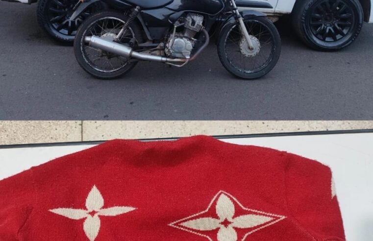 PM recupera moto furtada em estacionamento de supermercado