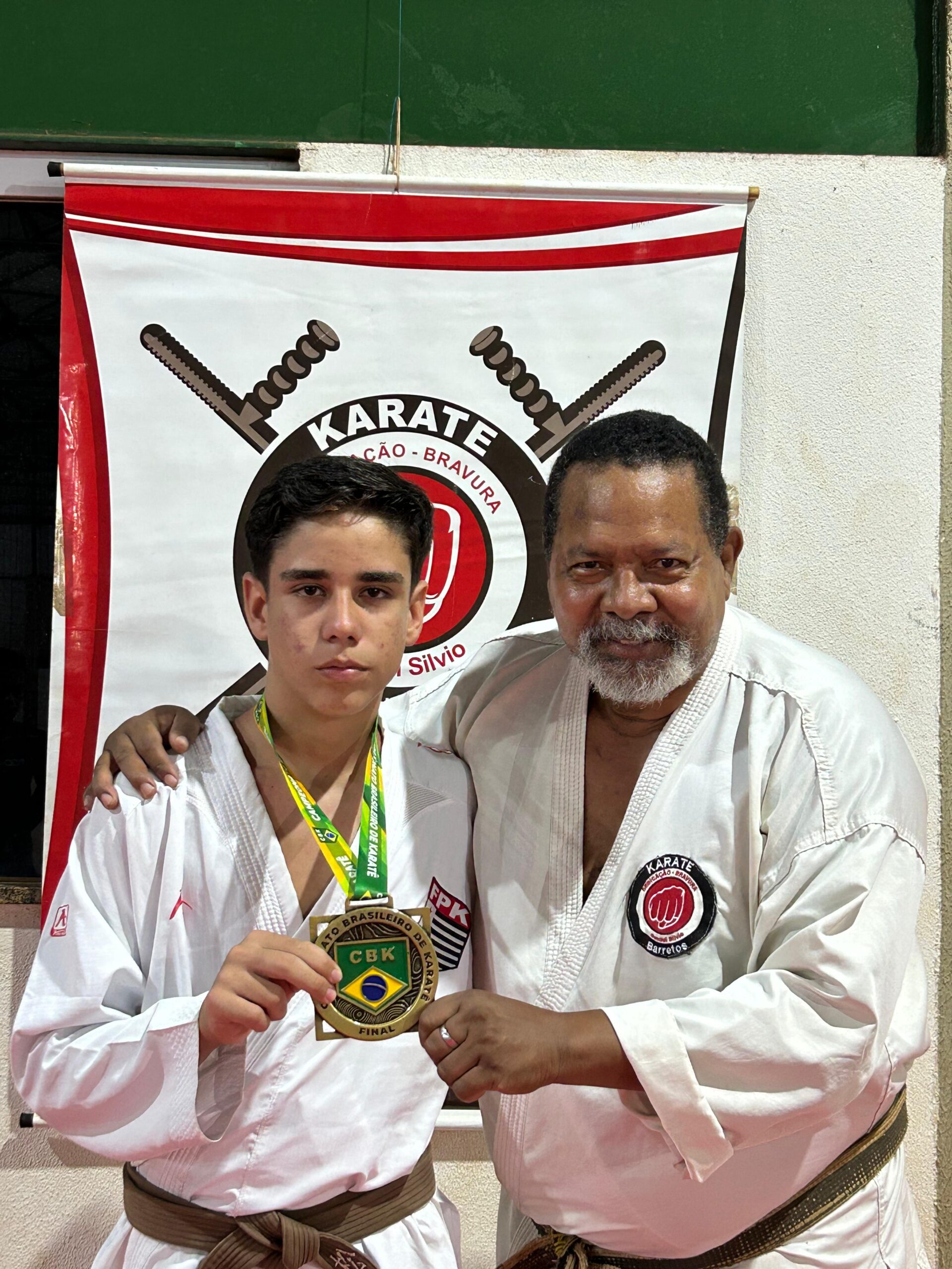 Karateca divide conquista no Brasileiro com sensei Silvio Rodrigues