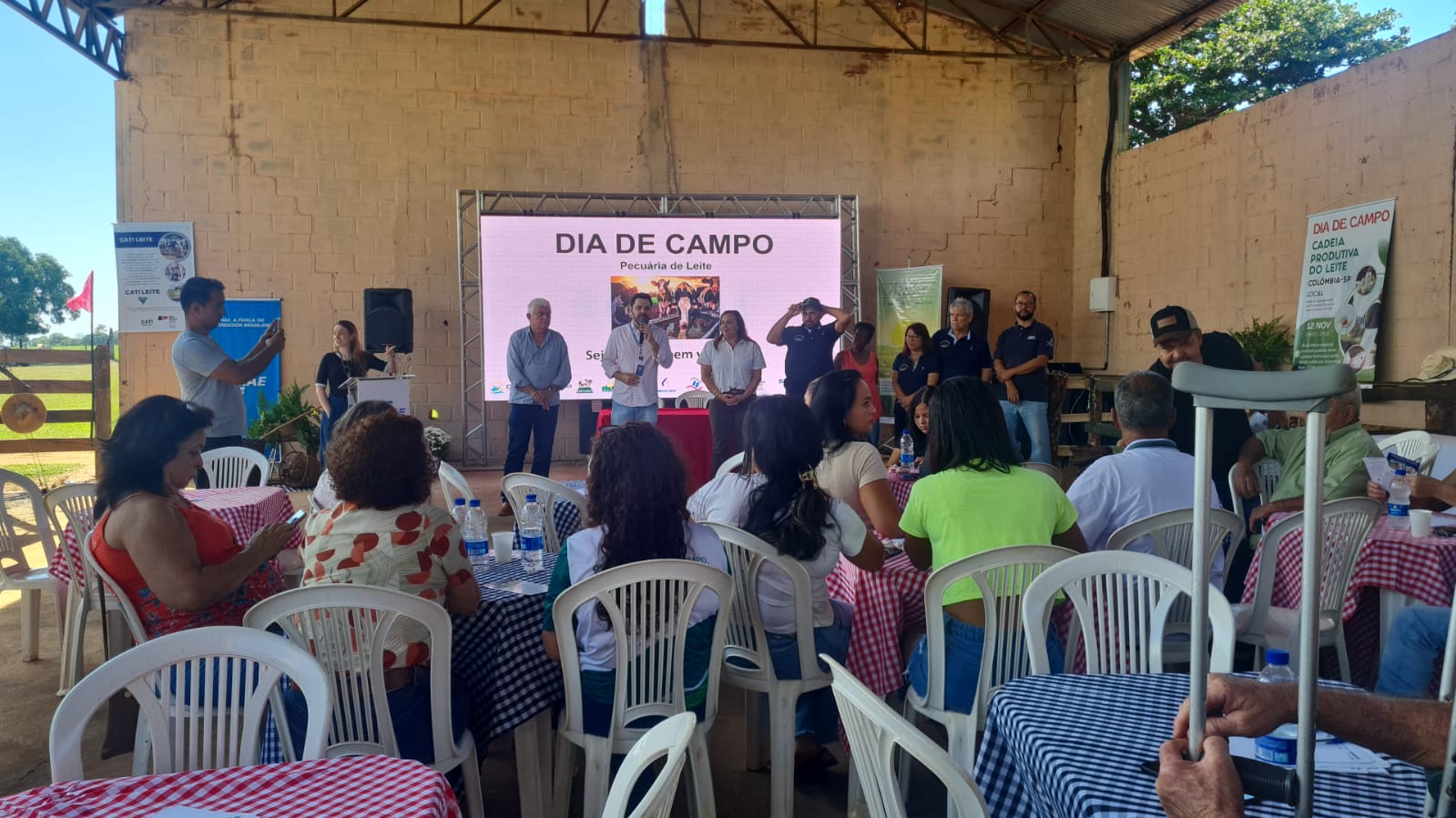 Equipe do IBGE participa de Dia de Campo