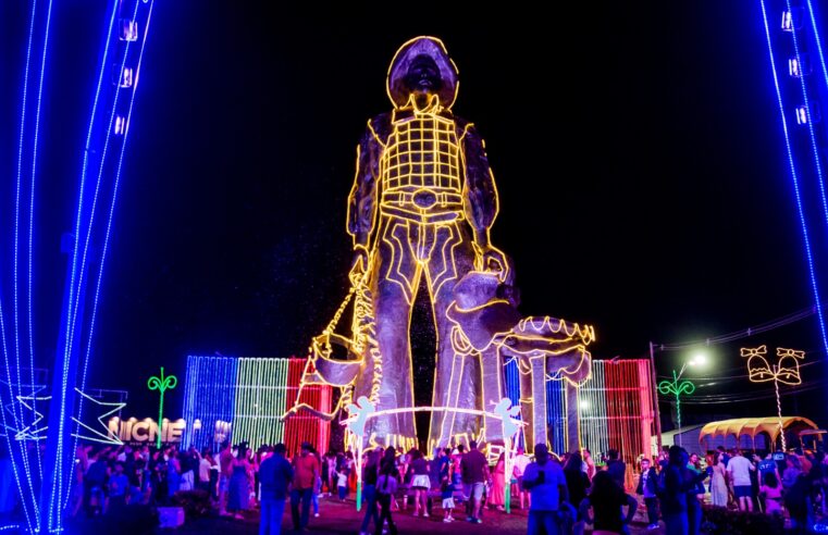 Parque do Peão de Barretos dá boas-vindas ao Natal com iluminação especial e queima de fogos