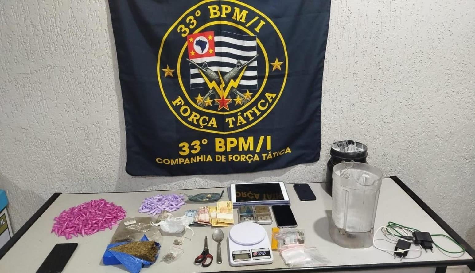 Casal é detido por tráfico nos Predinhos