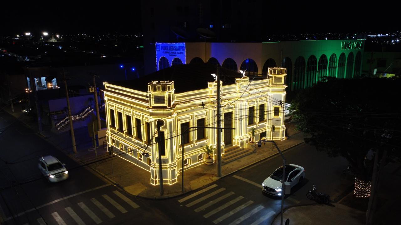 Museu Ruy Menezes recebe iluminação de Natal