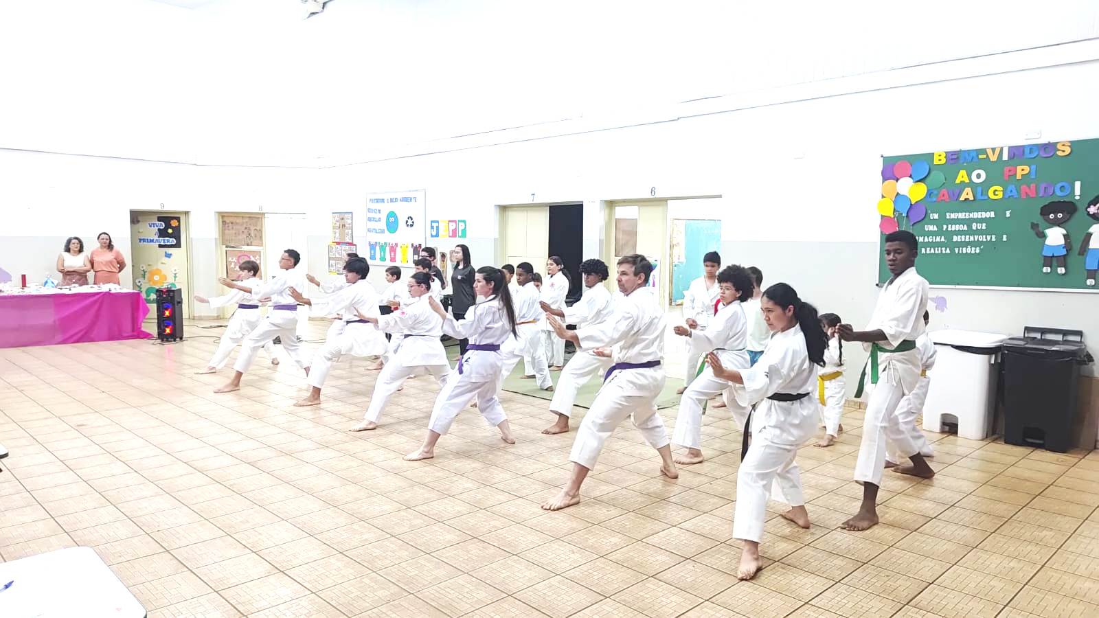 Alunos do Projeto Karate participam de atividades no encerramento do ano