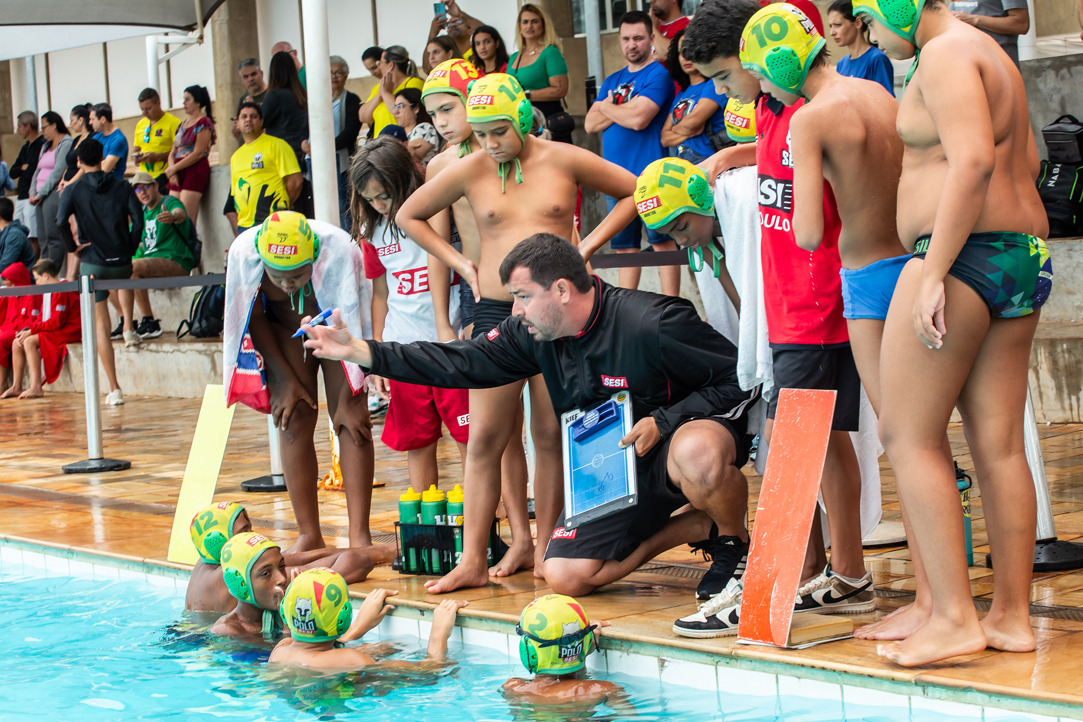 Atletas do Polo Aquático do SESI Barretos são campeões do torneio WP Kids