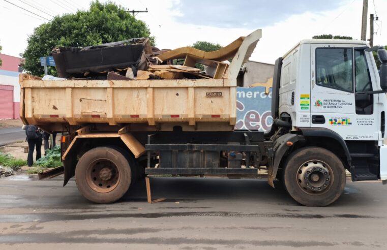Dia D: Seis caminhões e três caminhonetes com materiais sem serventia são retirados de residências no Santa Cecília
