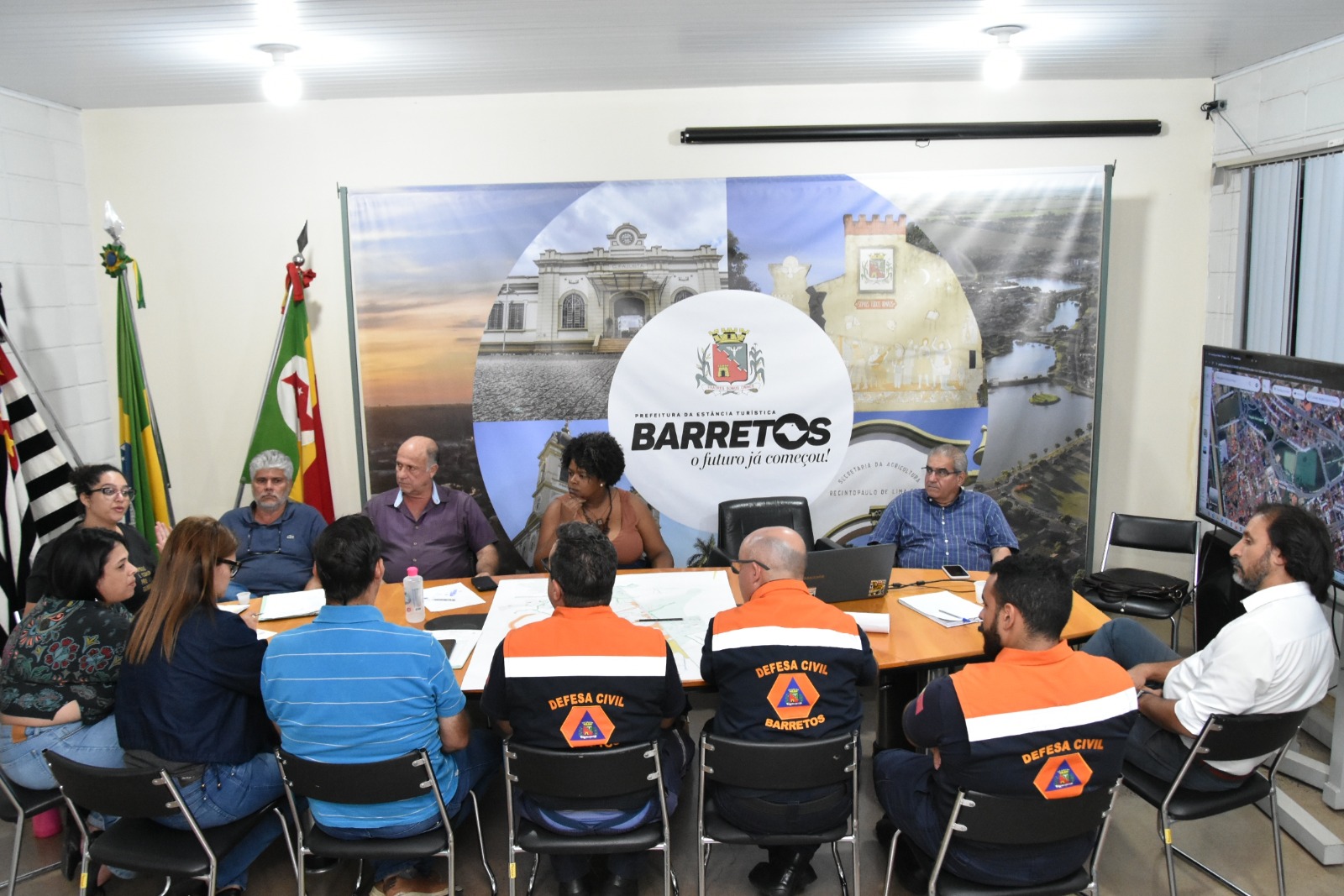 Prefeitura promove reunião estratégica para aperfeiçoamento do Plano de Chamada em casos de emergência em Barretos