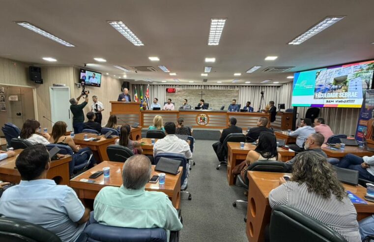 Prefeito Odair Silva, secretários municipais e servidores públicos participam de palestra na Escola do Legislativo de Barretos