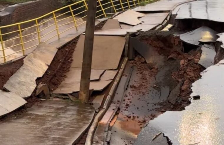 Chuva danifica lateral do córrego Barretos na avenida 7