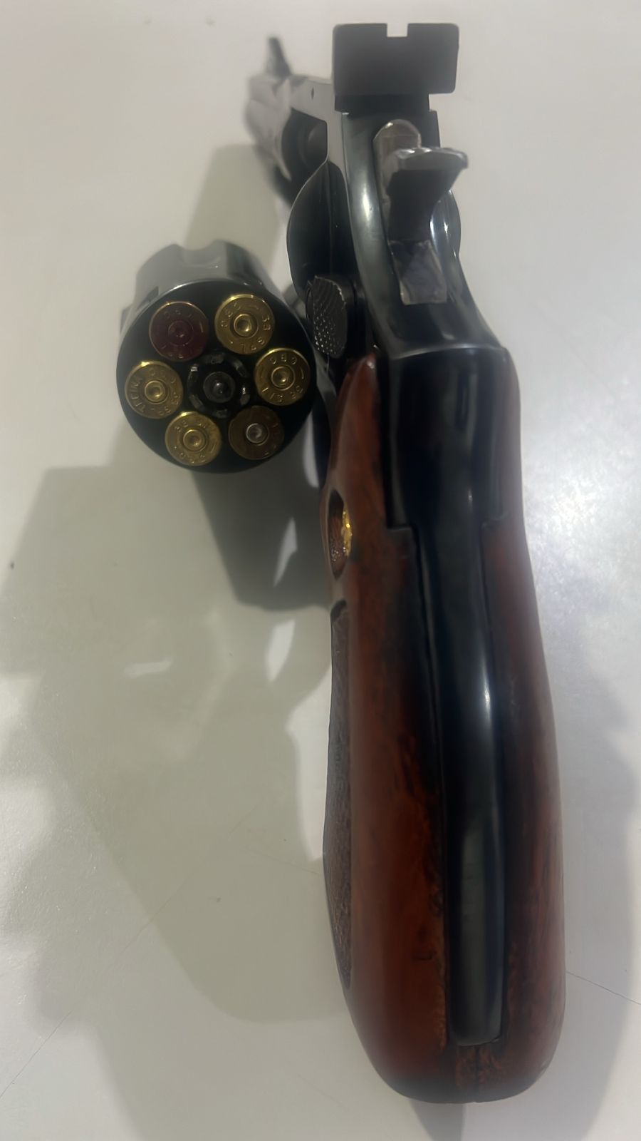 Mulher com medida protetiva mata ex-marido a tiros em Barretos