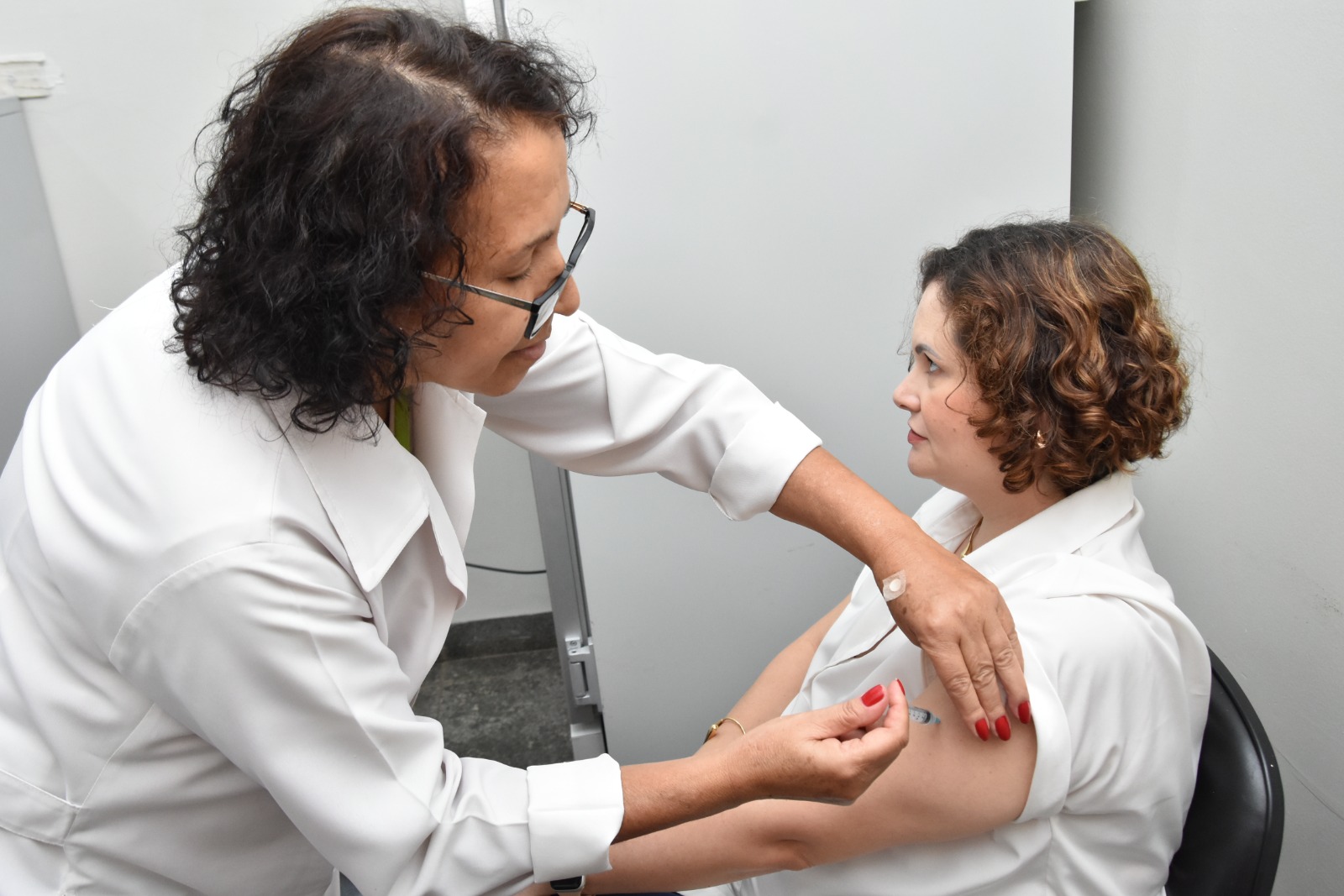 Vacinação contra o VSR para gestantes teve início nesta terça