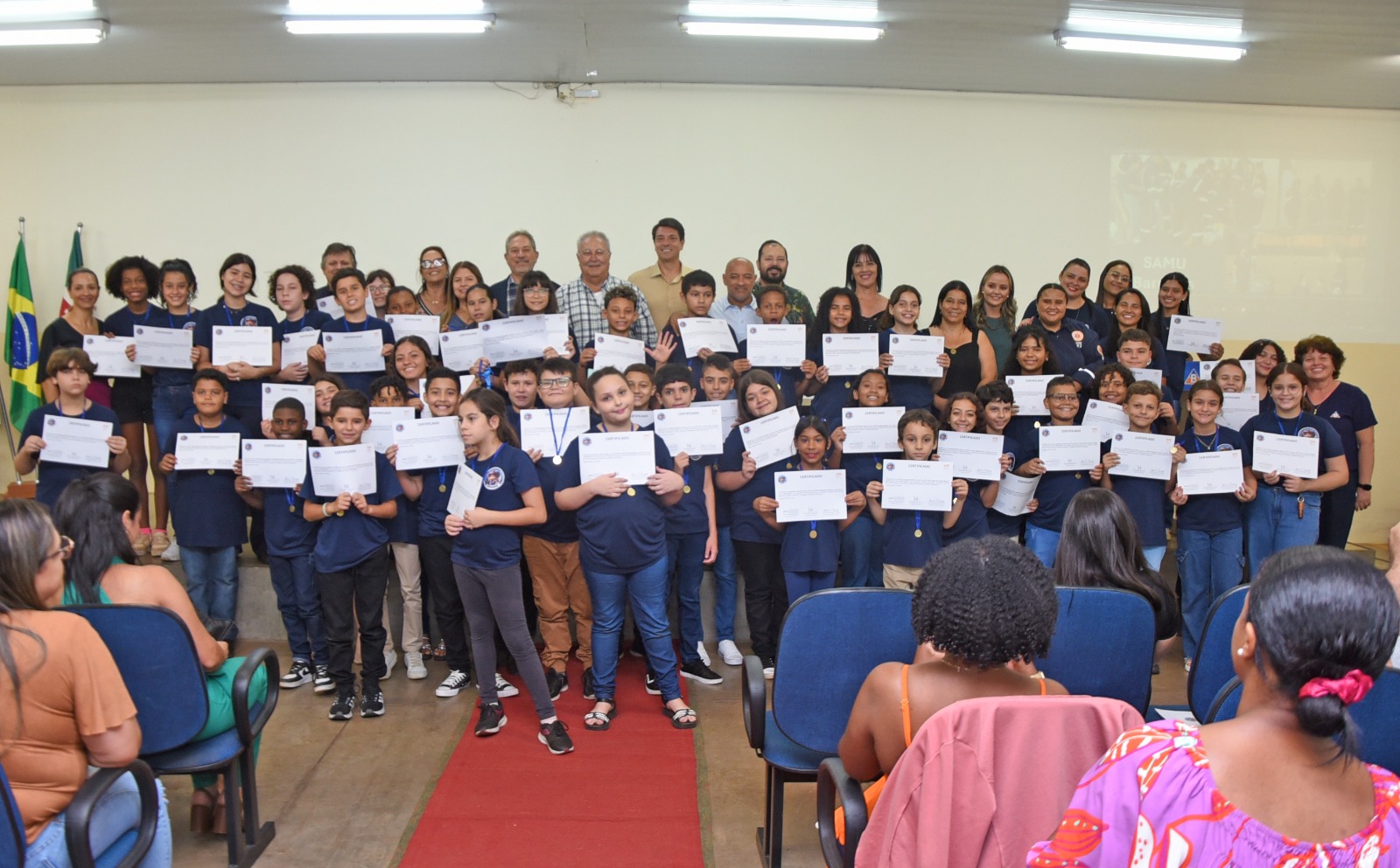 Samuzinho forma 50 estudantes em Barretos