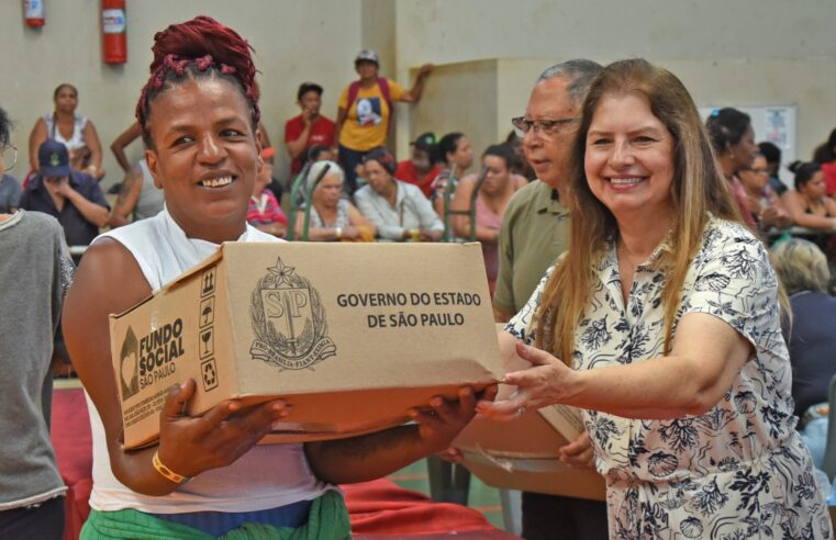 Mais de 500 famílias recebem cestas básicas e kit de Natal do Fundo Social de Barretos