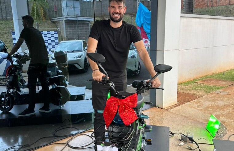 Mark’s Veículos doa moto elétrica para sorteio entre colaboradores do Hospital de Amor