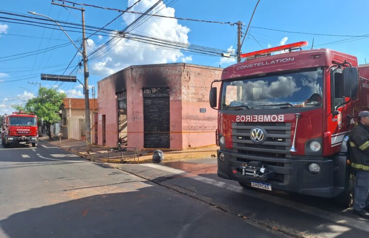 Incêndio destroi prédios no centro de Barretos