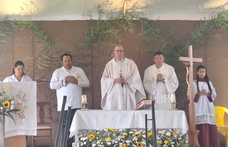 Devotos comemoram Dia de Santos Reis em missas na capela