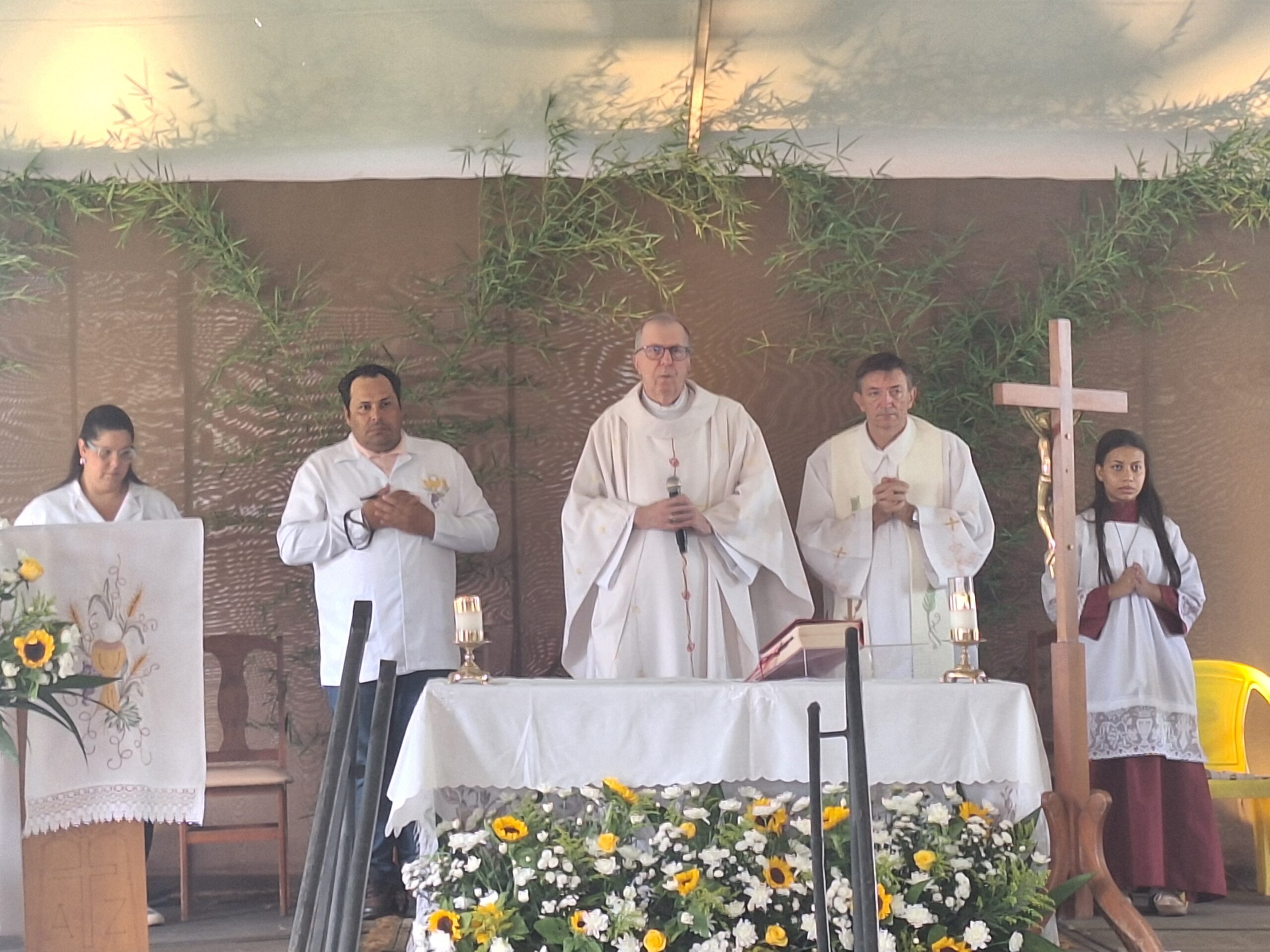 Devotos comemoram Dia de Santos Reis em missas na capela