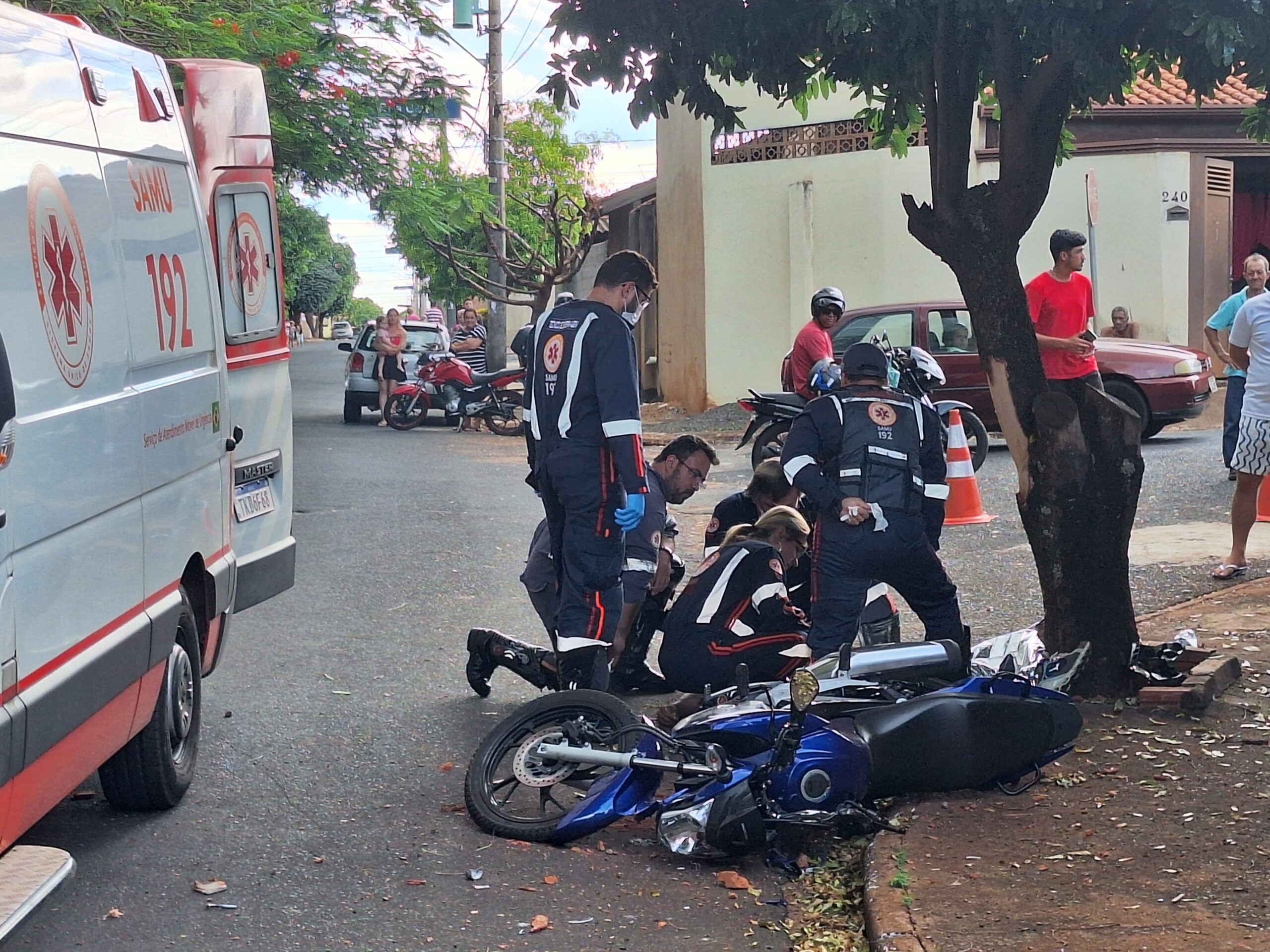 Acidente mata motociclista após colisão contra árvore em Barretos