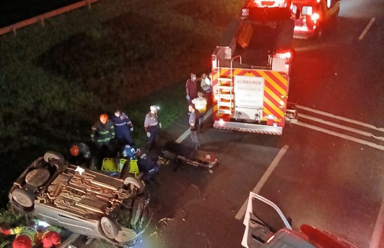 Motorista perde controle de veículo e cai sobre a Faria Lima